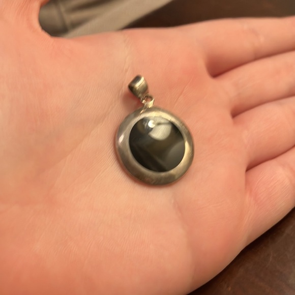 Bundle of two sterling silver pendants one has onyx - Picture 4 of 6